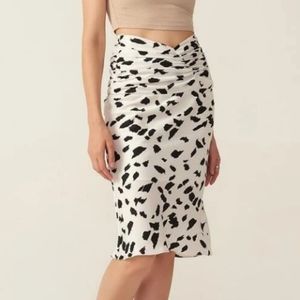 White black spotted ruched satin midi skirt xs